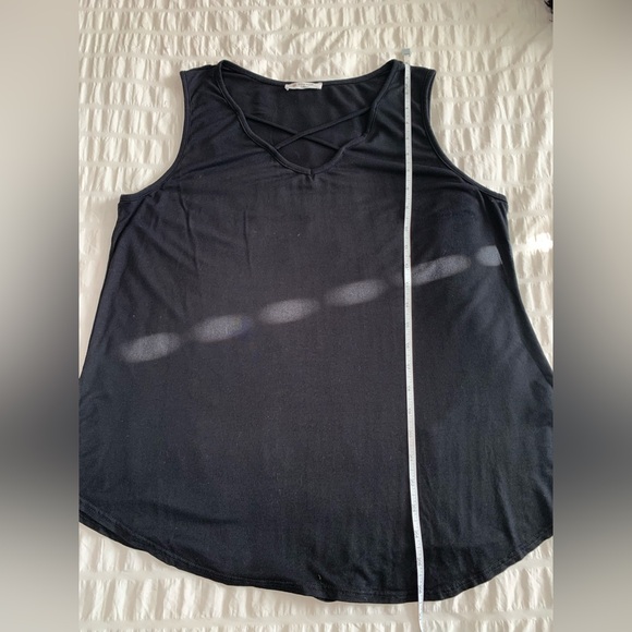 BOMBOM Black Sleeveless Top with Crisscross Detail - Picture 11 of 16